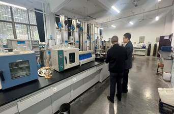 李偉光教授應(yīng)邀指導(dǎo)生物膜法水質(zhì)凈化及利用技術(shù)教育部工程研究中心建設(shè)工作